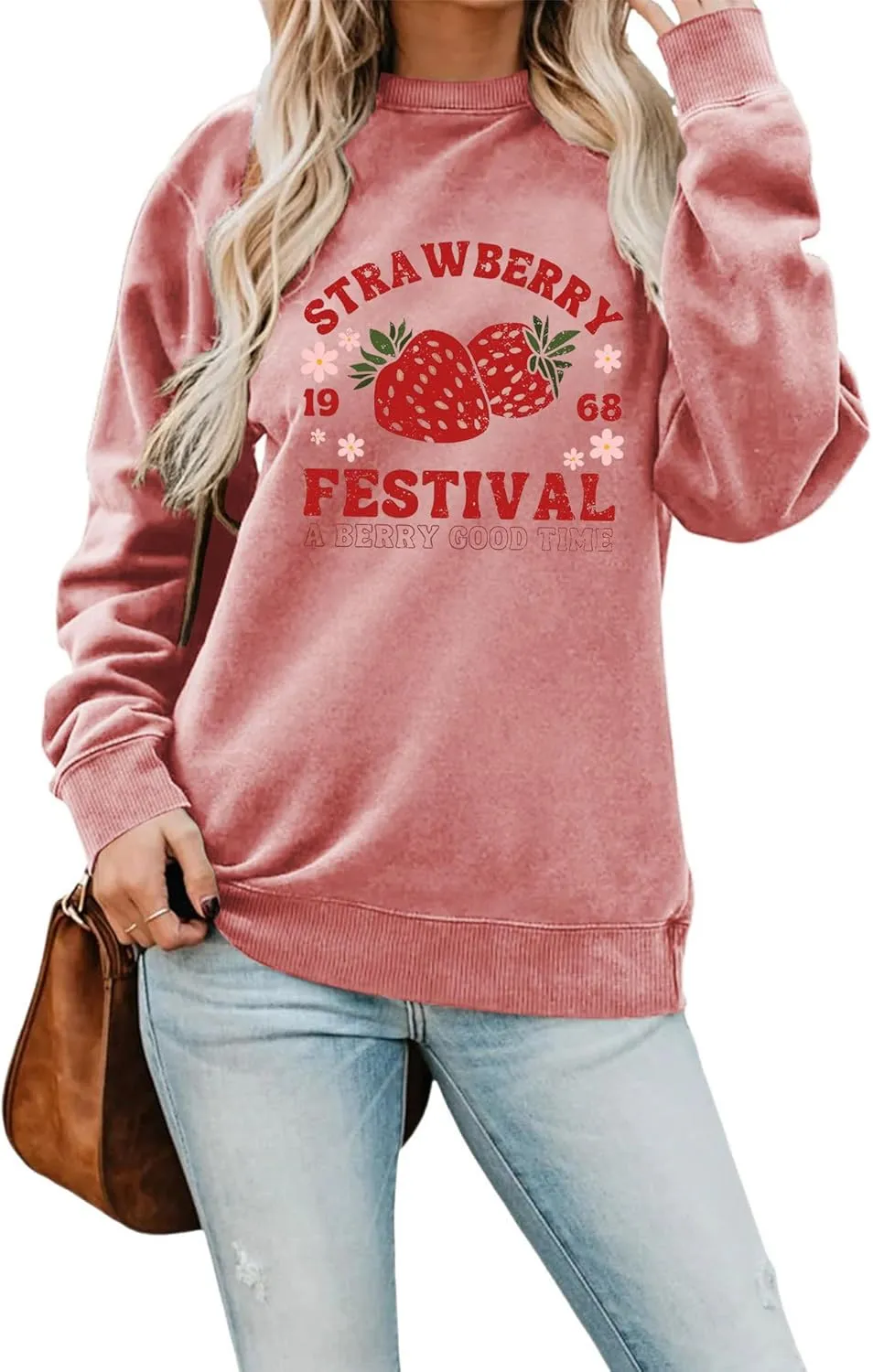 SAUIVD Women's Graphic Tees Strawberry Festivals Sweatshirt for Women Cute Strawberry Sweatshirts Long Sleeve Top Tees